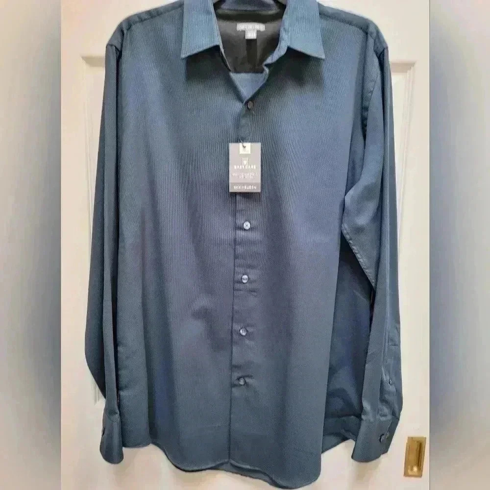 Van Heusen Men's Long Sleeve Button down Shirt Size Medium